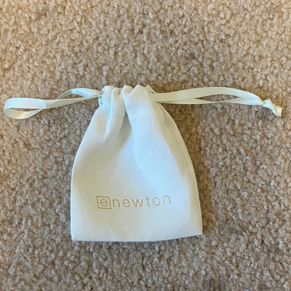 Newton Cream Drawstring Pouch Set